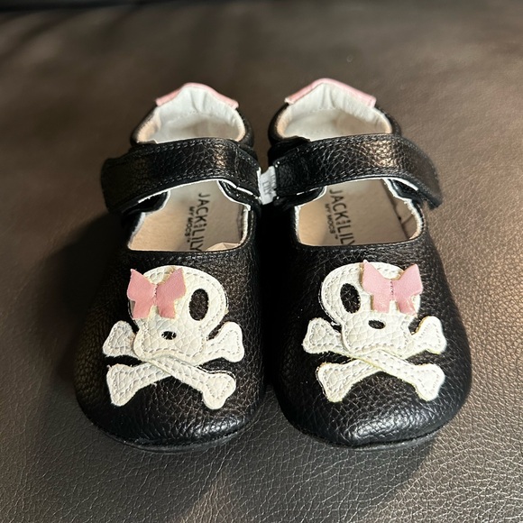 NEW Jack & Lily “My Mocs” (Roxy) Shoes with Skull & Crossbones / 24-30 Months - Picture 2 of 7